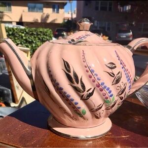 Gorgeous, vintage 1930s  Sadler Pink swirl Floral Teapot